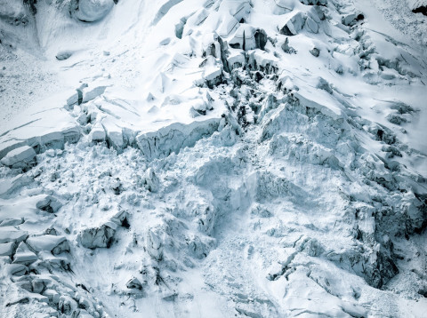 Todo sobre los aludes de nieve en montaña (Photo by Will Turner on Unsplash.com)