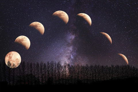 Orientación con ayuda de la luna (Imagen de Enrique en Pixabay.com) Orientación con ayuda de la luna (Imagen de Enrique en Pixabay.com)