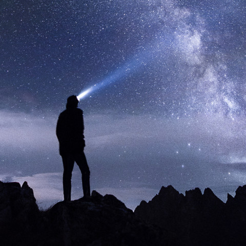 luz frontal de montaña (Foto de Stefan Stefancik en Pexels.com)