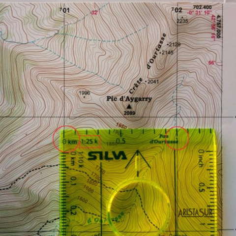 Medir coordenadas geográficas en un mapa topográfico