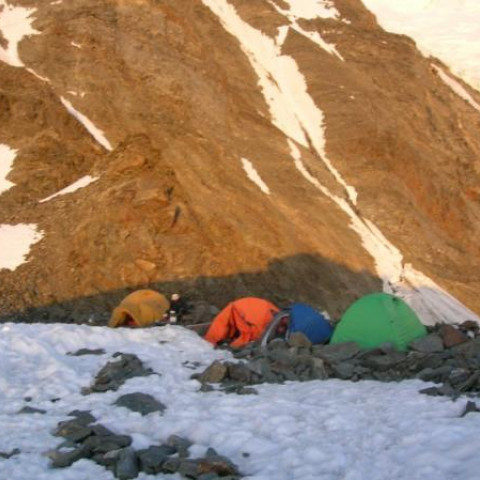 Tienda de campaña en Alpes