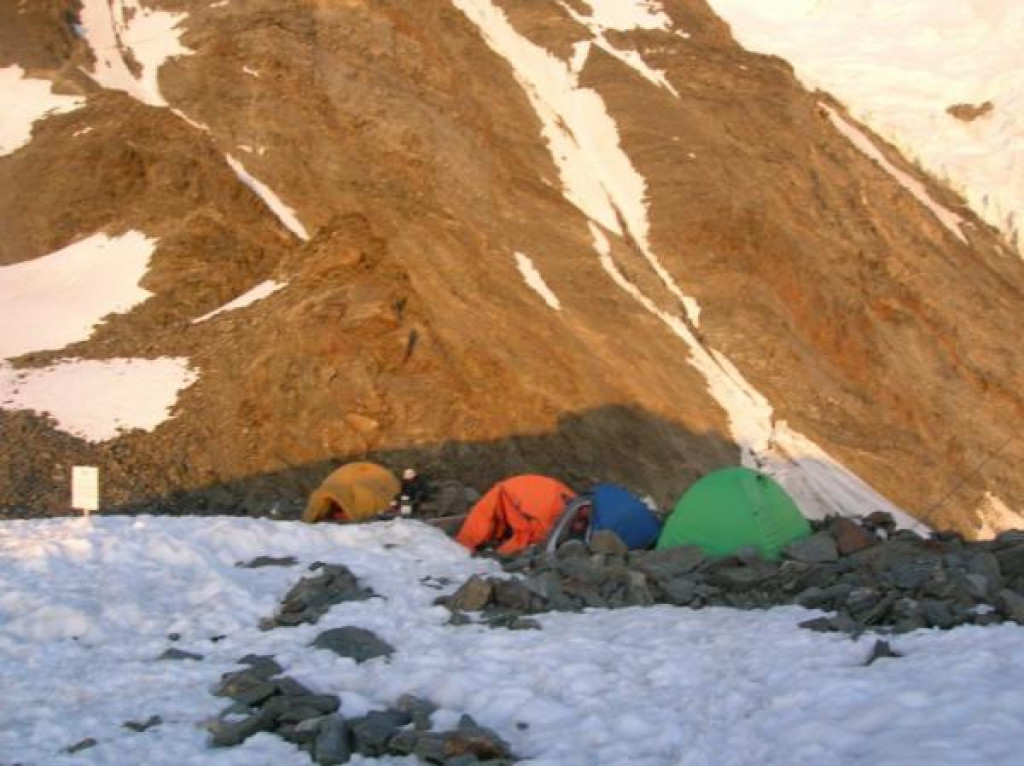 Tienda de campaña en Alpes