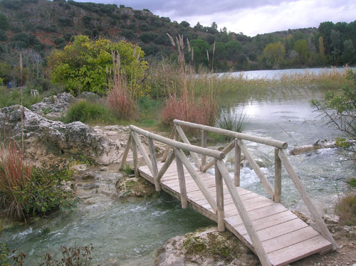 Lagunas de Ruidera - Puente para el paso de un lado a otro