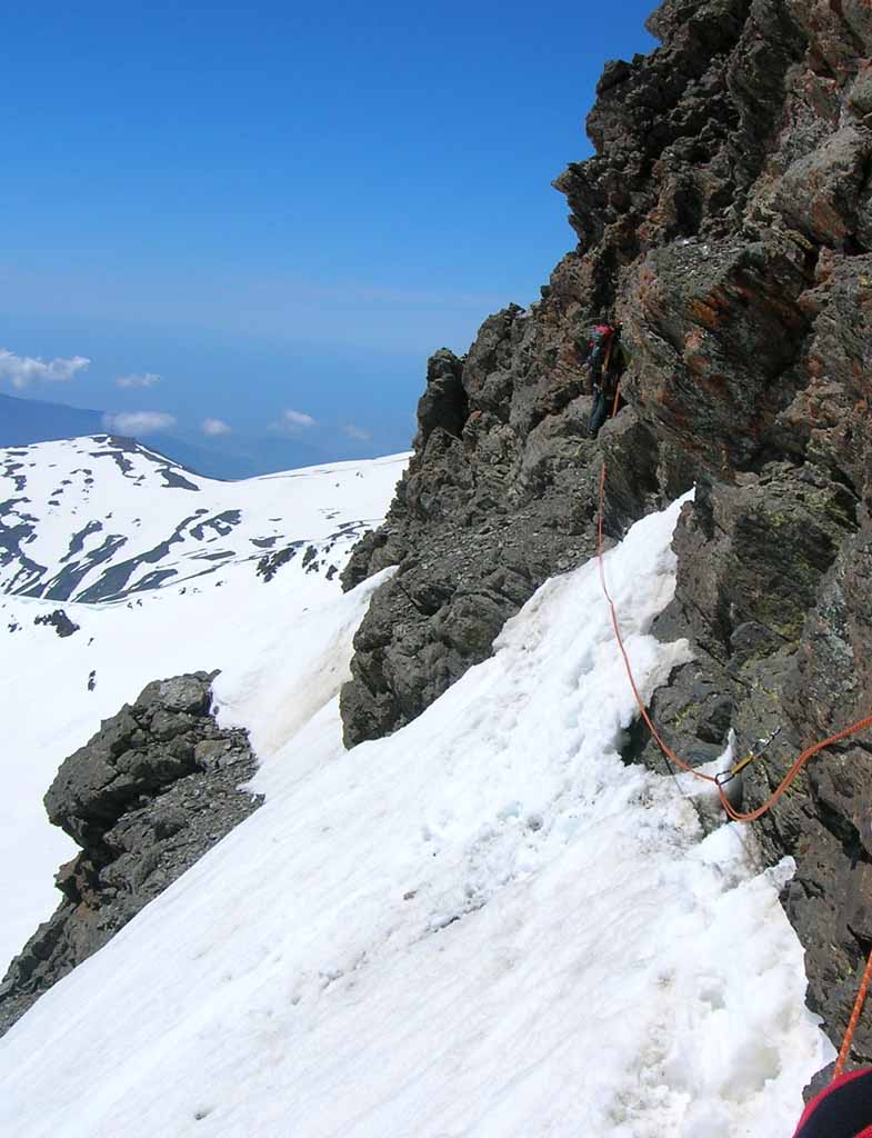 Travesia en lo alto del corredor del Veleta