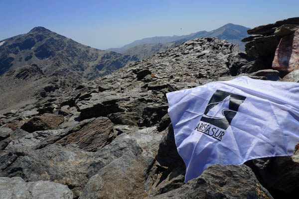 Cumbre de la Alcazaba y al fondo el Mulhacén