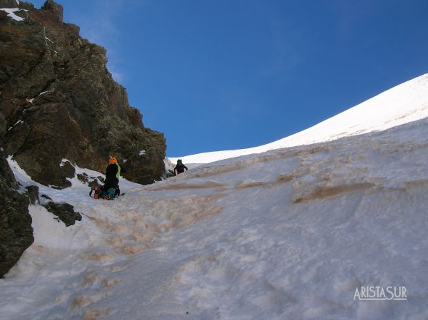 Última pala de nieve del corredor