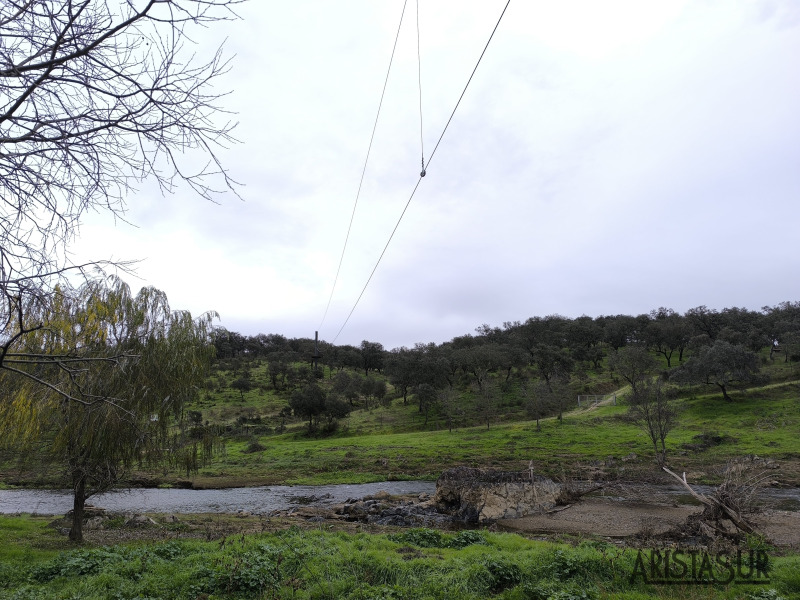 Tirolina en la Rivera del Huéznar