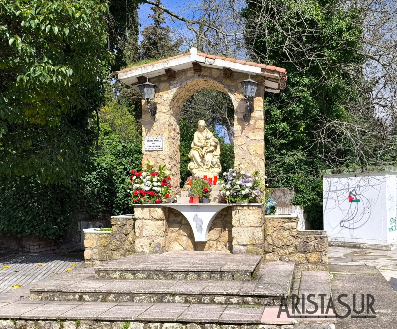 Plaza de la Virgen en Santa María de Trassierra
