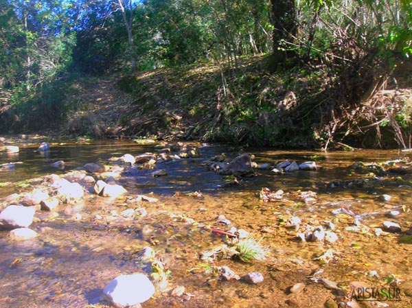 Cruzando el rio Guadalora