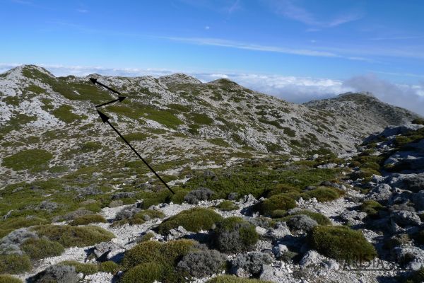 Bajada desde Pico Mágina a sus espaldas