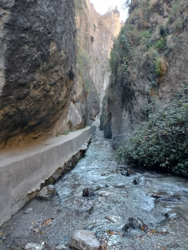 Paso estrecho tras el cuarto puente colgante