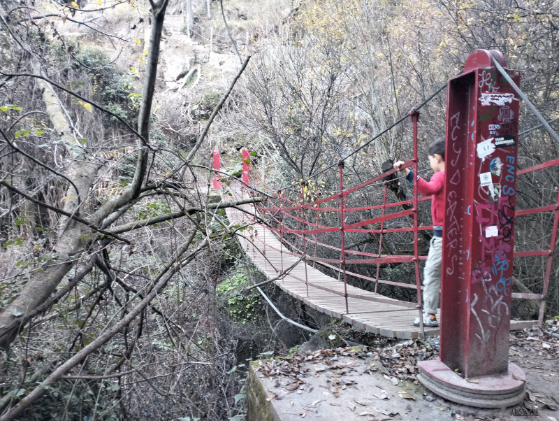 Primer puente de los cahorros del río Monachil