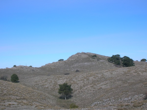 Calar del Navalperal y al fondo la cumbre