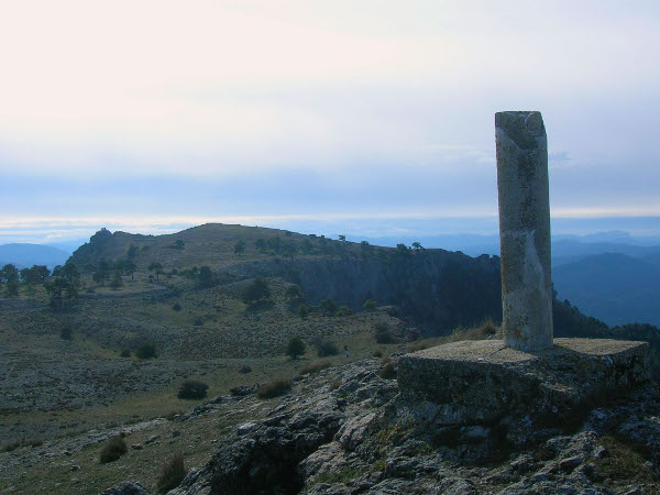 Cumbre y caseta de vigilancia del Navalperal