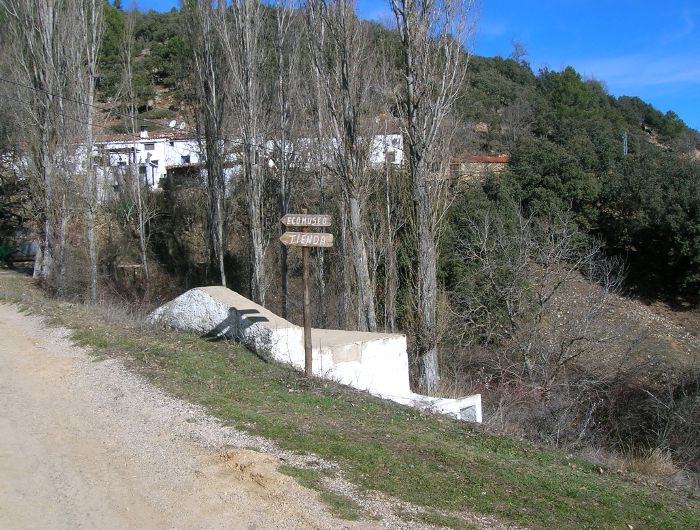 Museo Etnológico Alma Serrana junto al arroyo Los Anchos