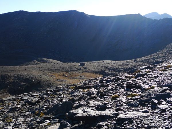 Refugio de la Caldera y Laguna de la Caldera