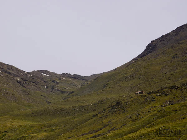 Refugio Poquiera y el barranco