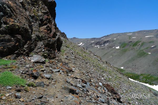 Sendero estrecho en Verea Cortá